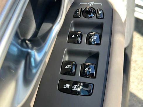 New 2026 Volvo XC90 B6 Plus w/ Protection Package Premier image 22