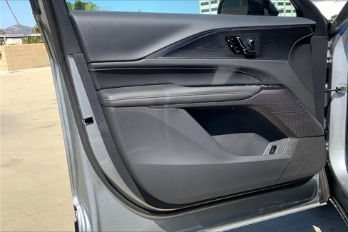 Used 2025 Cadillac Lyriq Luxury image 11