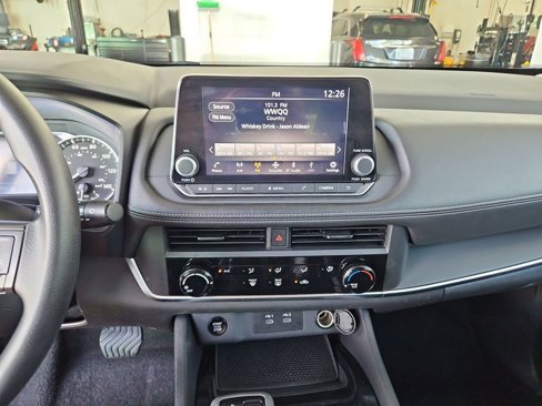 Used 2024 Nissan Rogue S image 16