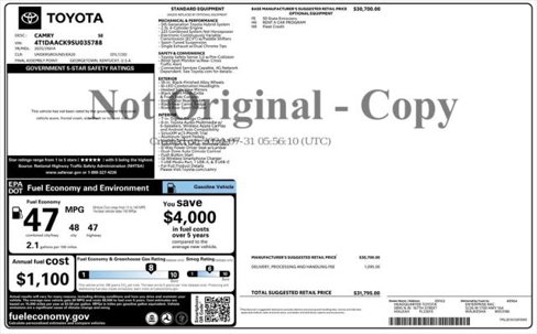 Used 2025 Toyota Camry SE image 4