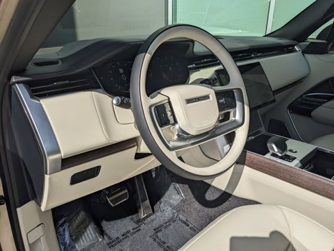 New 2025 Land Rover Range Rover Long Wheelbase Autobiography image 13
