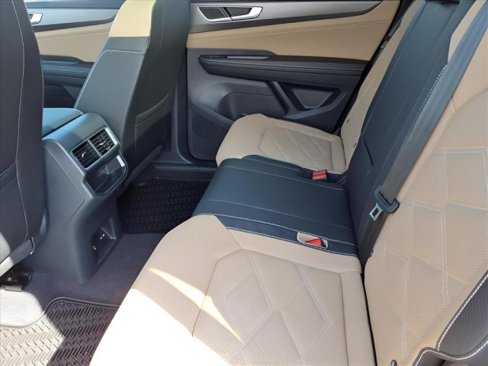 New 2026 Volkswagen Atlas Cross Sport SE image 10