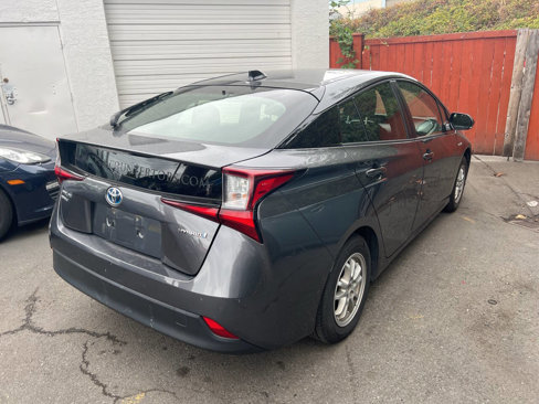 Used 2020 Toyota Prius LE image 3