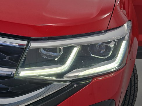 Certified 2023 Volkswagen Taos SEL image 31