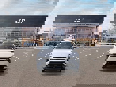 New 2025 Kia K4 LXS image 2