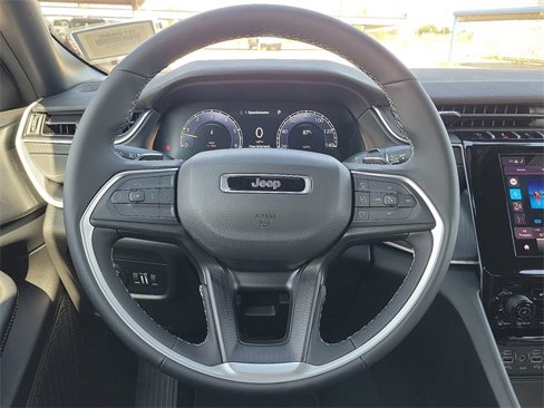 New 2025 Jeep Grand Cherokee Altitude image 19