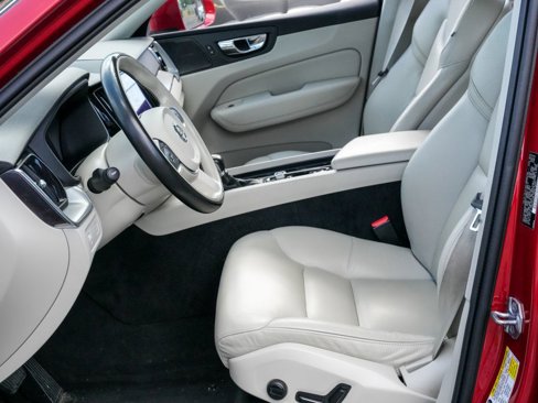 Used 2019 Volvo XC60 T6 Momentum w/ Multimedia Package image 16