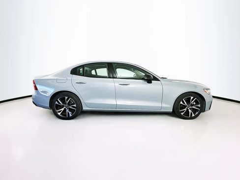 Used 2025 Volvo S60 B5 Plus image 10