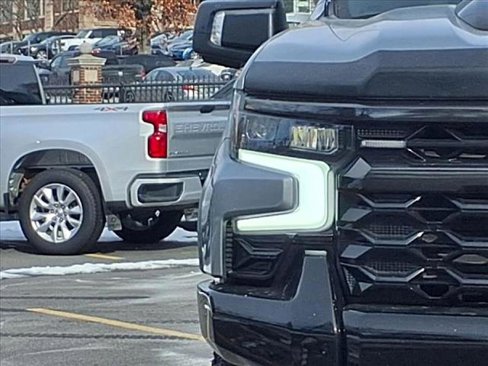 Used 2023 Chevrolet Silverado 1500 ZR2 image 3