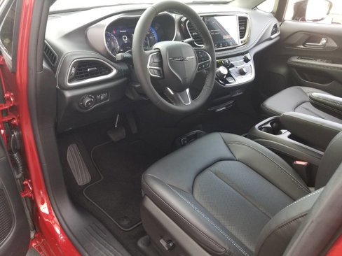 New 2026 Chrysler Pacifica Select image 8