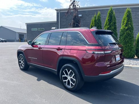 Used 2023 Jeep Grand Cherokee Limited image 3