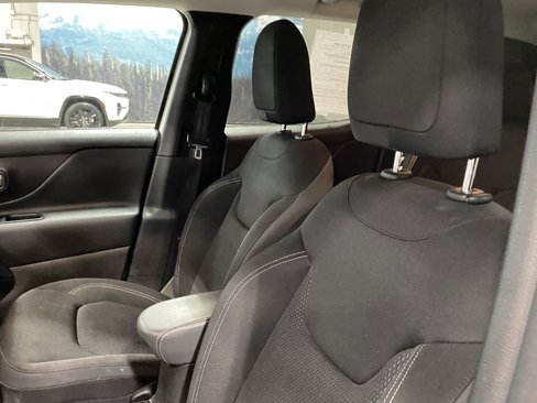 Used 2023 Jeep Renegade Altitude image 17
