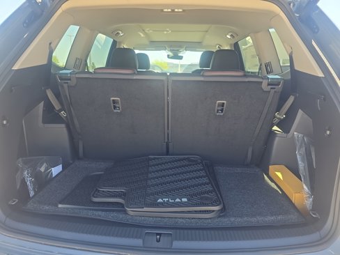 New 2025 Volkswagen Atlas Peak Edition SE image 5