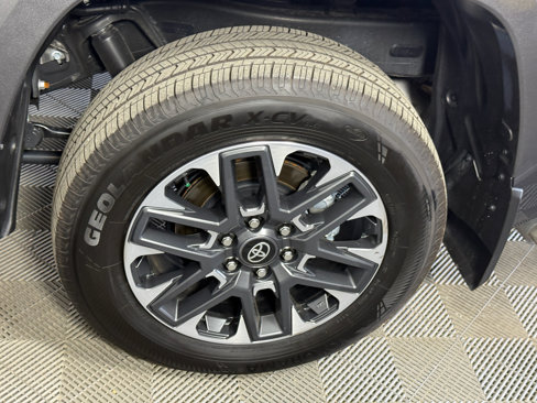 Used 2025 Toyota Tundra Limited image 9