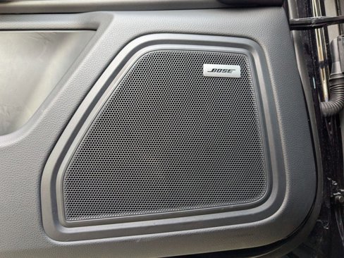 Certified 2025 Porsche Macan image 14