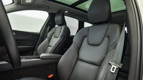 Certified 2025 Volvo XC60 B5 Plus image 19