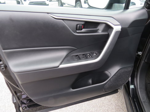 Used 2019 Toyota RAV4 LE image 15