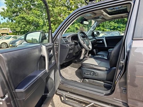 Used 2022 Toyota 4Runner SR5 Premium image 9