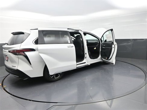 New 2025 Toyota Sienna Platinum image 39