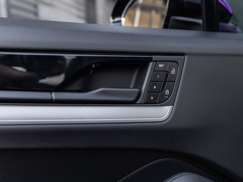 Used 2025 Porsche Cayenne image 19