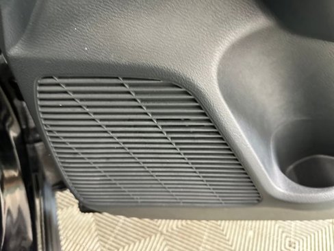 Certified 2025 Nissan Kicks SR image 29