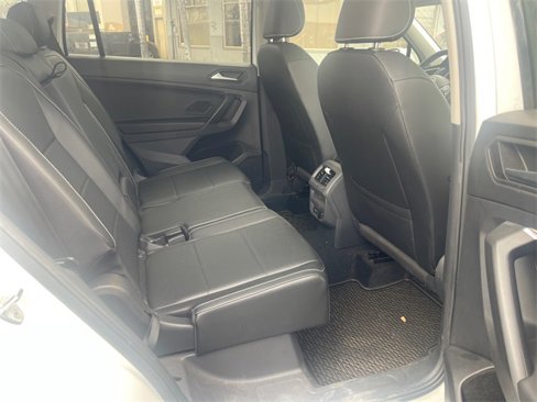 Used 2021 Volkswagen Tiguan SE w/ Panoramic Sunroof Package image 14