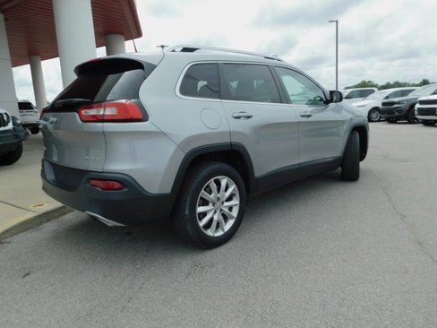 Used 2017 Jeep Cherokee Limited image 9