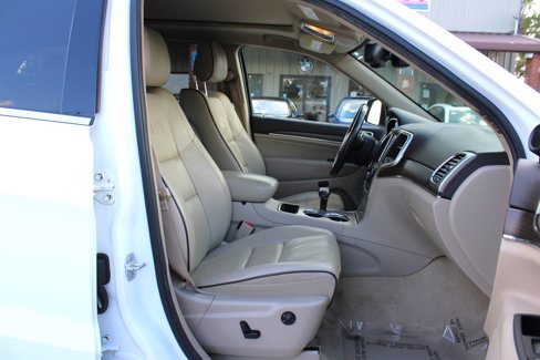 Used 2014 Jeep Grand Cherokee Overland w/ Trailer Tow Group IV image 17