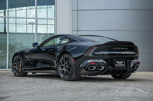 New 2025 Aston Martin Vanquish Coupe image 2