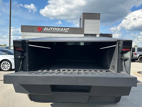 Used 2024 Tesla Cybertruck AWD Crew Cab image 68