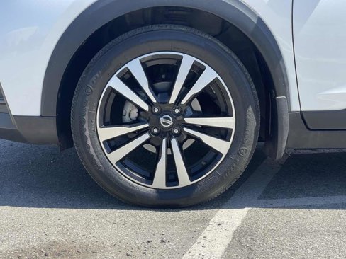 Used 2018 Nissan Kicks SV image 16