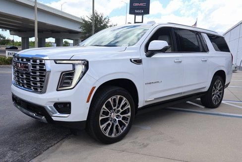 New 2026 GMC Yukon XL Denali w/ Denali Reserve Package image 3