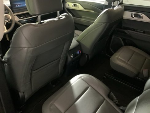 New 2025 Ford Explorer Active w/ Active Comfort Package image 31