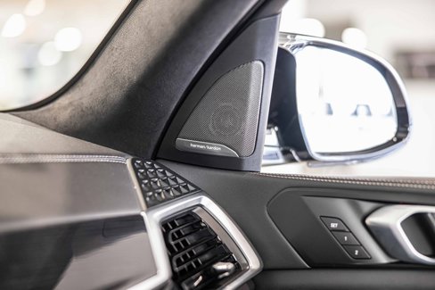 Used 2025 BMW X7 M60i w/ Climate Comfort Package image 33