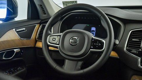 Certified 2025 Volvo XC90 B6 Plus image 13