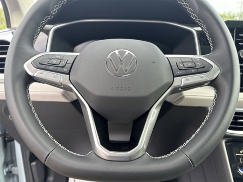 New 2025 Volkswagen Taos SE image 18
