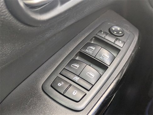 Used 2020 Jeep Cherokee Latitude Plus image 27