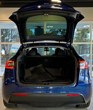 Used 2023 Tesla Model Y Long Range image 37