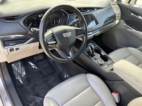 Used 2022 Cadillac XT4 Premium Luxury w/ Enhanced Visibility Package image 8