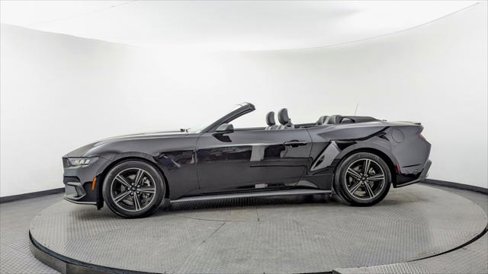Used 2024 Ford Mustang Premium image 3