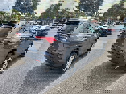 Used 2021 Toyota RAV4 XLE image 3