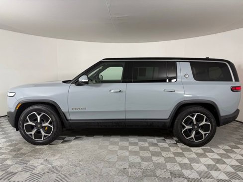 Used 2024 Rivian R1S Adventure image 3