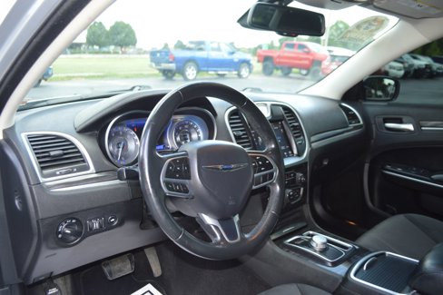 Used 2019 Chrysler 300 Touring image 13