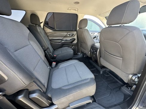 Used 2021 Chevrolet Traverse LT image 17
