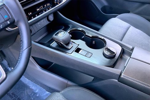 Certified 2025 Nissan Rogue SV image 17