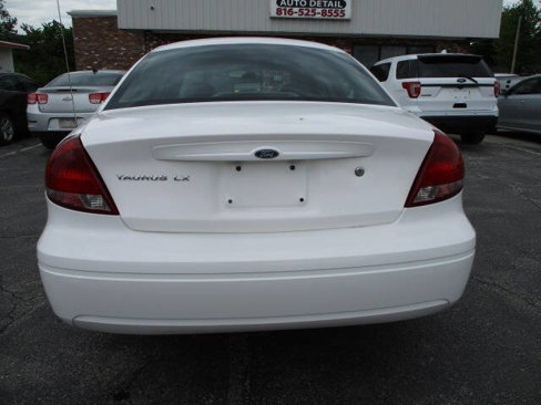Used 2004 Ford Taurus LX image 11