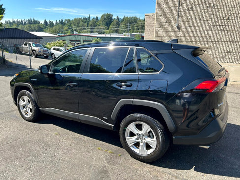 Used 2021 Toyota RAV4 LE image 6