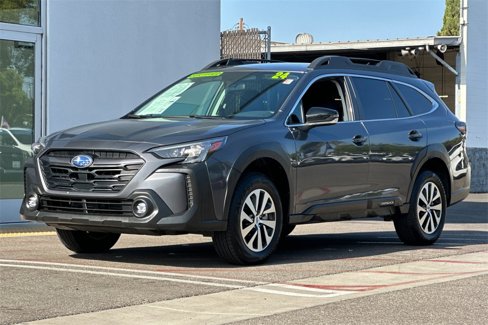 Used 2024 Subaru Outback Premium image 10