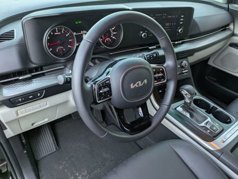Used 2024 Kia Carnival LX image 14