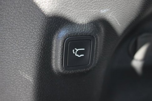Used 2020 Jeep Cherokee Limited image 25
